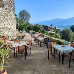 Couette-café Guri, Gjirokastër