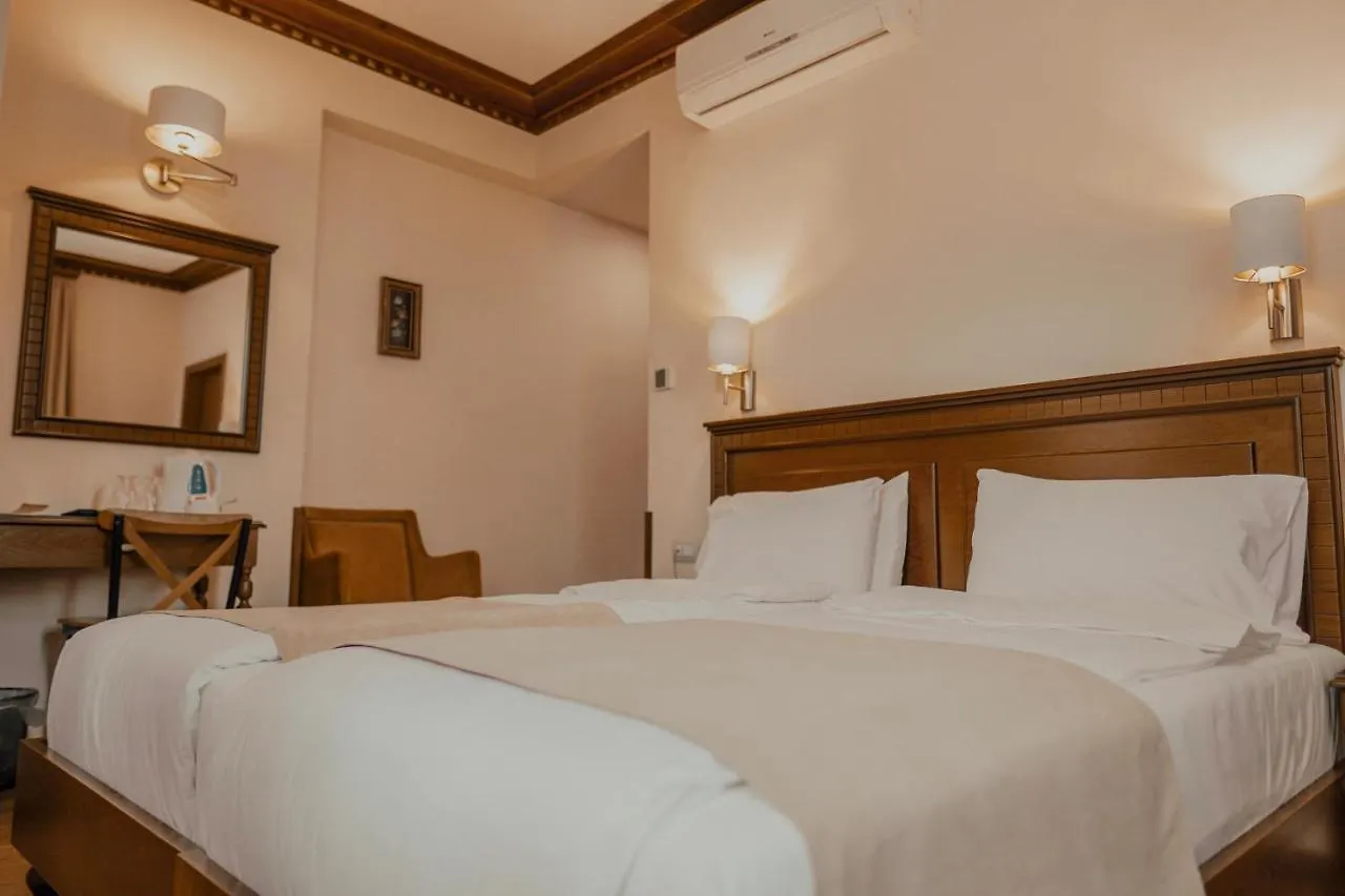Hotel Argjiro Gjirokastër 4*,